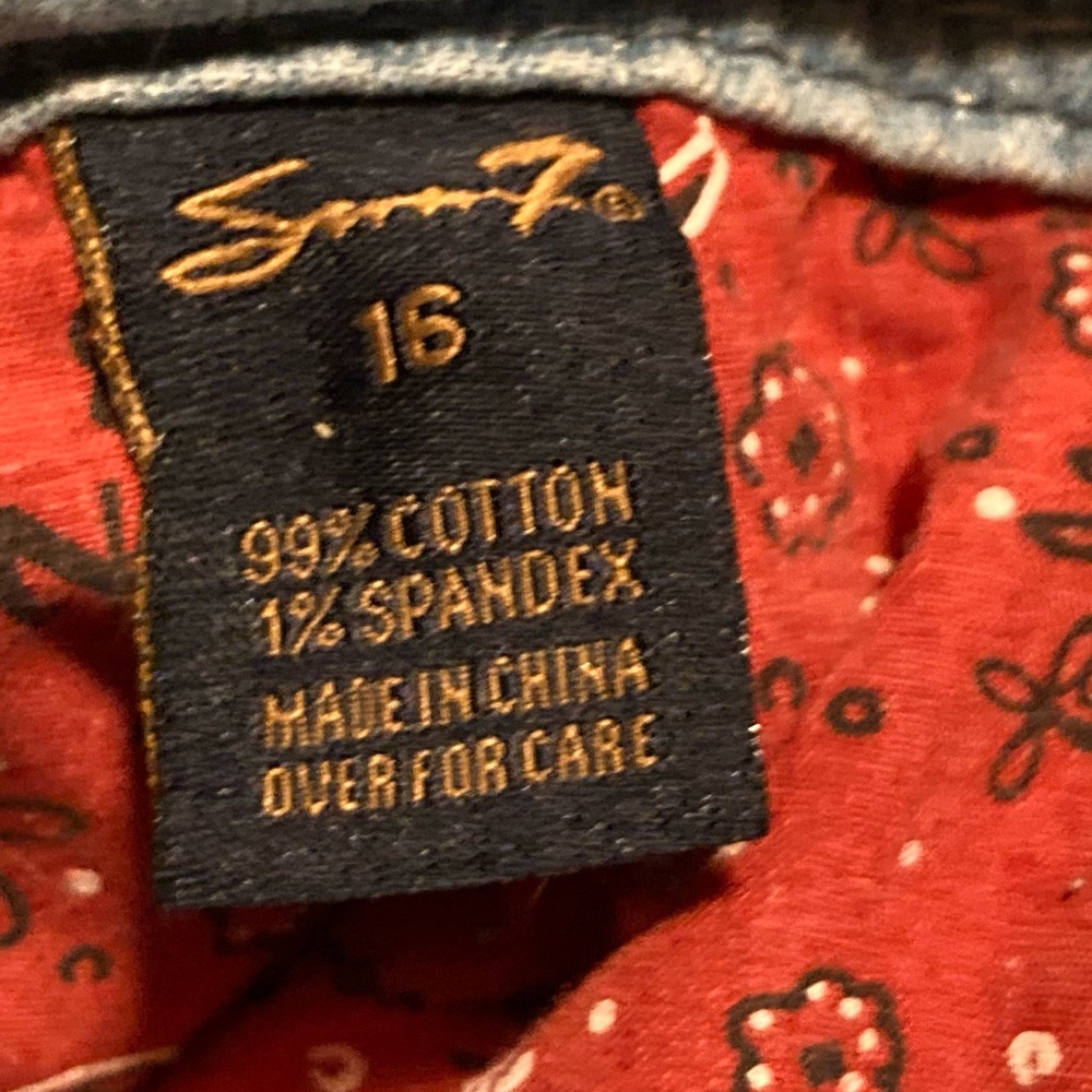 Cute denim distressed, embellished Seven7 capris - Picture 5 of 8